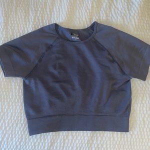 Women’s fitted crop top. Gym wear